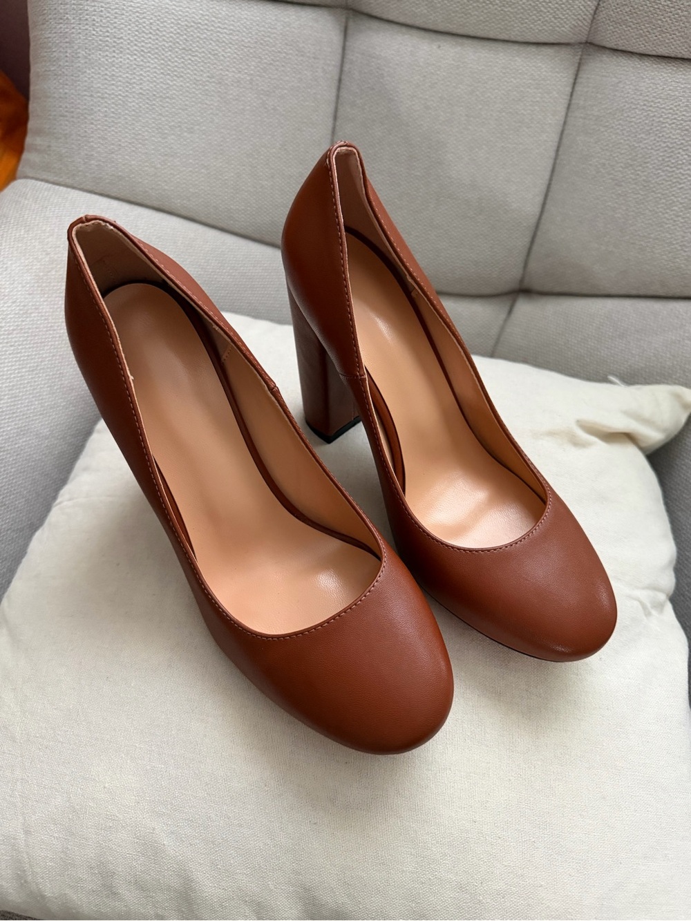Source Unknown Women's Chestnut Brown Block Heel Pumps